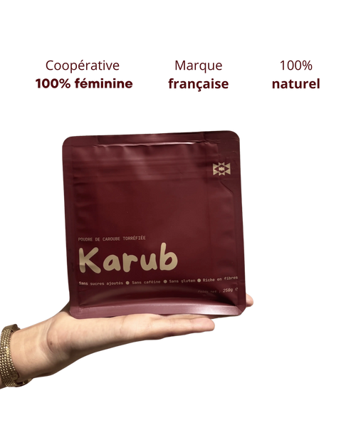 sachet poudre de caroube avec ecrit 100 pourcent naturel, cooperative 100 pourcent feminine et marque française